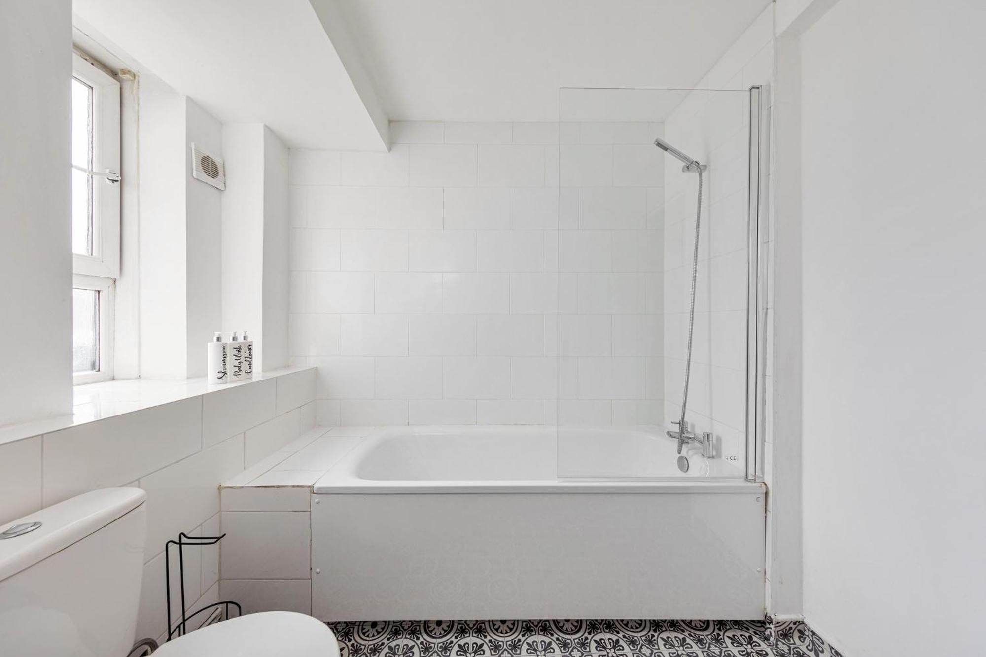 Sleek Shoreditch Hideout - 2 Bed Gem With Balcony In Central לונדון מראה חיצוני תמונה
